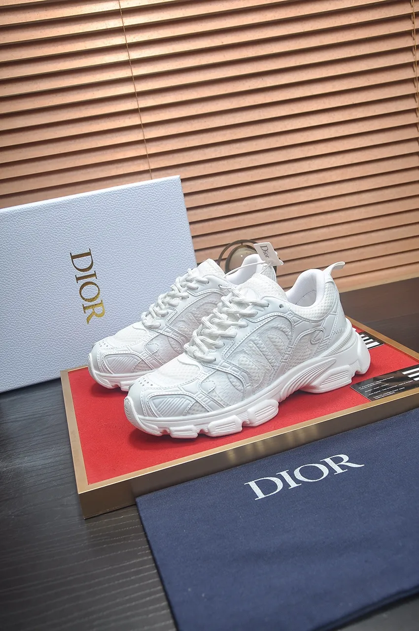 Men's shoes 💰: 640💶 (couples model) Brand: Dior (Dior) Standard code: Women's code 35-40. Men's code 38-44 (45 customized) Grade: Same as the official website Material: Top-quality original cowhide stitching Original wear-resistant and lightweight outsole Style category: Fashionable casual shoes Distinguished luxury brand elements top luxury Color: Actual picture color